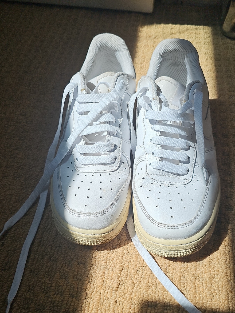 Nike Womans White Low-Top Leather Sneakers